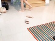 疯狂姐妹花全程露脸一起伺候大鸡巴，69口交棒棒哒，看好姐妹激情上位被草，浪叫呻吟不止，精彩刺激不要错过