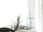 无聊的淫荡大奶骚货要求用力操她的完美屁股并内射