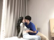 黑丝OL少妇，床上放荡无比，含住鸡巴就舍不得松嘴