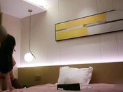 花一万元约的是号称十八线的华策旗下女艺人，比较在乎形象不是很放得开