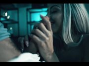 饥渴的医生在地下实验室伙伴前乱搞性感女同事