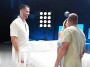 极度渴望鸡巴的荡妇在老公面前被内射大鸡巴轮流操逼爽翻了