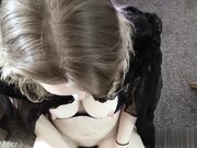 继子在发现丈夫是同性恋后在万圣节安慰继母用大鸡巴补偿妈妈的骚穴