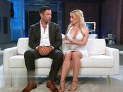 妻子新娘在5位大鸡巴黑人的轮奸中得到快乐 而老公看着就非常满足