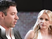 妻子新娘在5位大鸡巴黑人的轮奸中得到快乐 而老公看着就非常满足