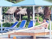 寂寞人妻误入陌生男人房间，立刻出轨大屌猛男