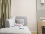 3000网约极品女神 清纯粉嫩00后车模 沙发近景掰穴啪啪再现江湖