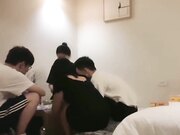 真实火爆换妻4P其中一个绿帽男恳求对方别内射自己老婆安全期怕怀孕