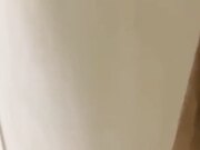 成都03年网红和老公吵架老公摔门而出扔下兄妹两人酒店独处