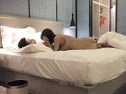 深夜场约了个高颜值大长腿嗲嗲妹子 蹲着口交舔弄上位骑乘侧入抽插猛操