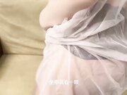 忽悠来送餐外卖女骑手 帮忙试穿情趣内衣 勾引丝袜女骑 给自己足交舔屌无套内射