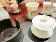 不穿内裤和我一起去找朋友玩出去了直接把姐姐按在他的办公桌上操