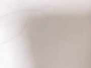 妹妹假期在家洗澡门口打飞机太难受直接冲进厕所无视爸妈在家按在地上