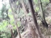 周末趁着老爸工地加班 带继母去山里偷情 户外操穴 地上有虫子抱起来狂插