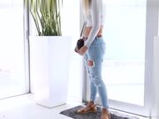 一个肤色黝黑 屁股完美的女孩挑战两根大鸡巴的猛烈操逼内射