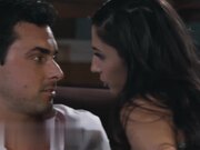 继女正在寻找打屁股和艰难的教训