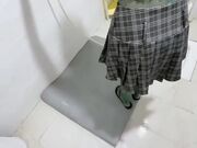 小姨子厕所洗瑜伽垫 勾引姐夫洗鸳鸯浴 瑜伽垫上操逼内射