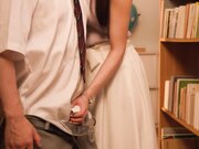 每天在电车角落看书的清纯美女姐姐2