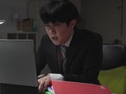 目睹心仪的美女秘书被社长侵犯1