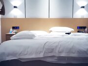 约了个极品白嫩学生妹 皮肤吹弹可破 操的娇喘连连