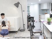 趁女友不注意爆操淫荡大奶小姨子