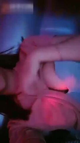 巨乳姐妹花KTV唱歌 厕所里互舔大奶子轮流吃鸡巴