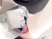 在校大学生体验优衣库啪啪 大屁股美臀被操得啪啪响 真是太刺激了