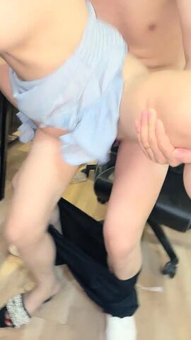 网吧包厢里激战