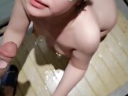 调教高颜值学生母狗对准嘴巴喝尿喝到饱鸡巴舔干净