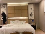 真实勾引 酒吧人妻的清纯学生妹极品身材呻吟动听很耐操