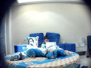 美女主动出击坐在大鸡鸡上面自己动