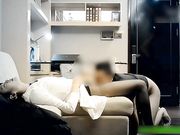 极品长腿美妇衣服还没脱就被按倒撕破黑丝强行干