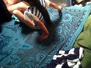 小鸡鸡老大爷不戴套干靓妹舔一点口水做润滑剂