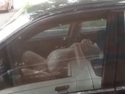 一对男女脱光光在马路边车震