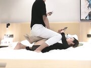 酒吧搭讪00后幼师 都开房了还装纯 强制推倒不也插得挺爽 对白精彩