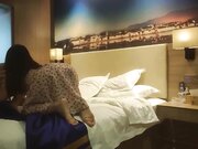 勾搭气质美少妇酒店骗炮偷拍 乖乖舔眼