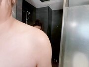 人气推主SomSom深入交流老公在旁边看好刺激