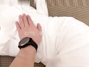 不要射进来我老公会发现的 老公在旁边看着美艳老婆被操撸鸡吧