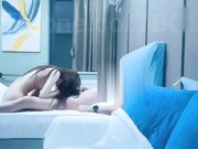 白衣牛仔裤甜妹近距离特写上位快速抽插翘屁股后入