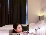 爽的一直咬嘴唇鸡都被操受不了了最后打飞机出来摸着这个少妇的逼然后被她撸射了
