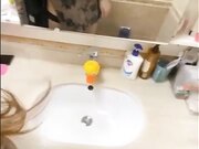 去大姨子家玩两个人干柴烈火激情合体从厕所操到卧室骚逼淫水泛滥少妇就是骚