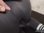 人妻出轨日记瑜伽裤勾引教练