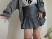 用大鸡巴狠狠教训不爱穿内裤的妹妹