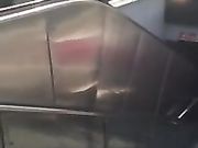 街拍射在美女黑丝袜上 真刺激