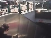 街拍射在美女黑丝袜上 真刺激