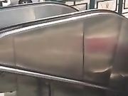 街拍射在美女黑丝袜上 真刺激