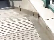 街拍射在美女黑丝袜上 真刺激