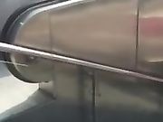 街拍射在美女黑丝袜上 真刺激