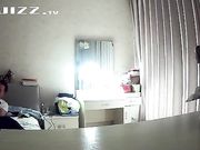 偷拍朋友的老婆穿着情趣黑丝挑逗老公 没两分钟就胶枪了