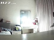 偷拍朋友的老婆穿着情趣黑丝挑逗老公 没两分钟就胶枪了